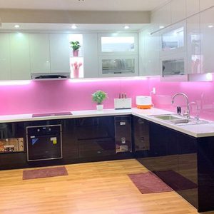 Thi công kính màu ốp bếp