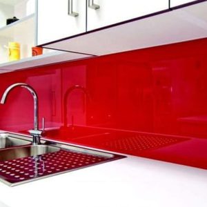 Thi công kính màu ốp bếp