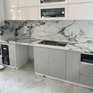 Thi công đá ốp bàn bếp